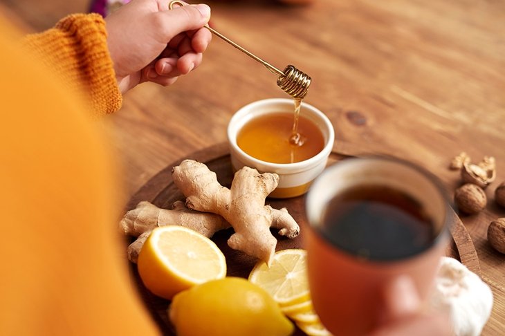 Warming tea with honey, lemon and ginger