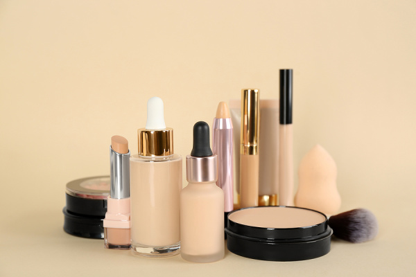 Best Foundations for Dry Skin | If you suffer from dry and flaky skin and need a foundation that will give you full coverage with a natural glow without drawing attention to your wrinkles, this post is for you! While many high end products will do the trick, we're sharing our favorite drugstore foundations for dry skin. Perfect for women over 40, over 50, and even over 60, we've included a range of options - from tinted moisturizers to full coverage foundations and everything in between!