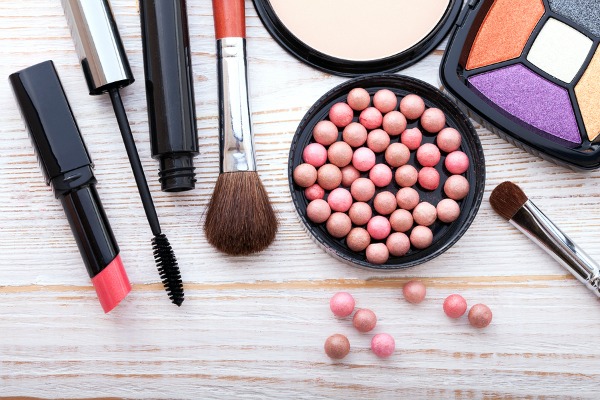Drugstore makeup is my saving grace. There are so many affordable makeup products that do just as good a job as their high-priced counterparts, and I love finding a bargain. From the best foundation, concealer, and contouring products to eyeshadow, eyeliner, and mascara must-haves, we've rounded up 15 of our favorite drug-store picks. These products make a great starter kit for beginners, and we've included a link to our top 10 best oily foundations for oily skin. What's in YOUR makeup bag?!