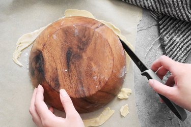 Slice dough circle