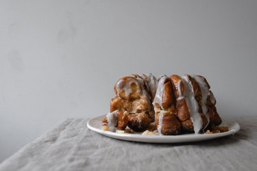 This Caramel Apple Monkey Bread is the most perfect dessert for fall!